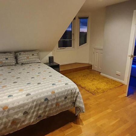 Spacious, Modern 3 Bedroom Luxury Flat In Centre Location 브로티페리 외부 사진
