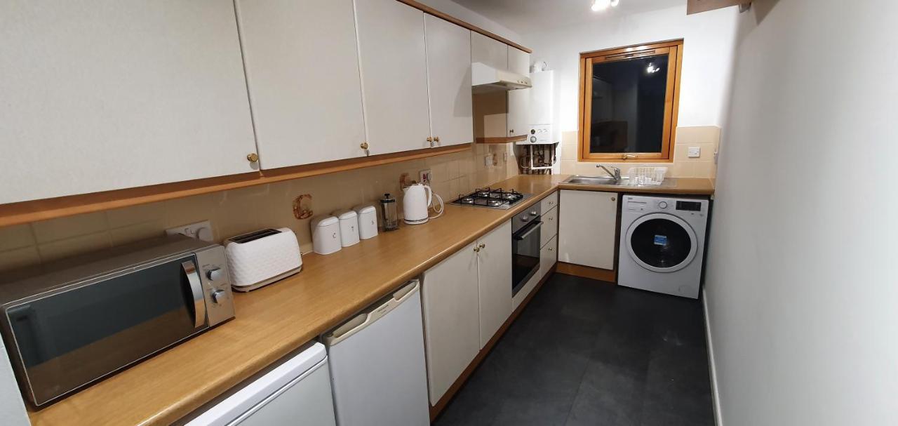 Spacious, Modern 3 Bedroom Luxury Flat In Centre Location 브로티페리 외부 사진