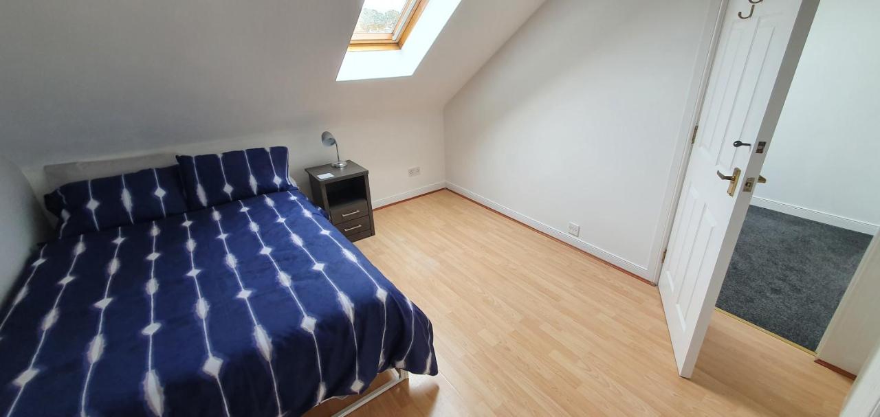 Spacious, Modern 3 Bedroom Luxury Flat In Centre Location 브로티페리 외부 사진