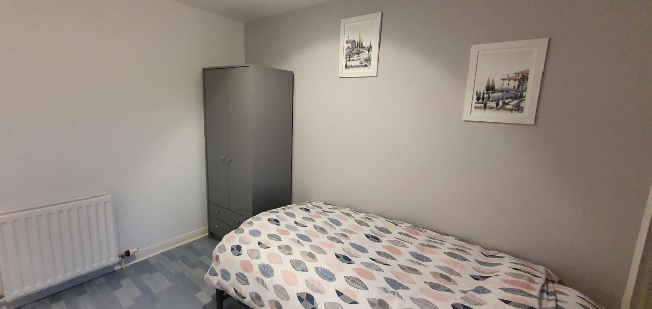 Spacious, Modern 3 Bedroom Luxury Flat In Centre Location 브로티페리 외부 사진